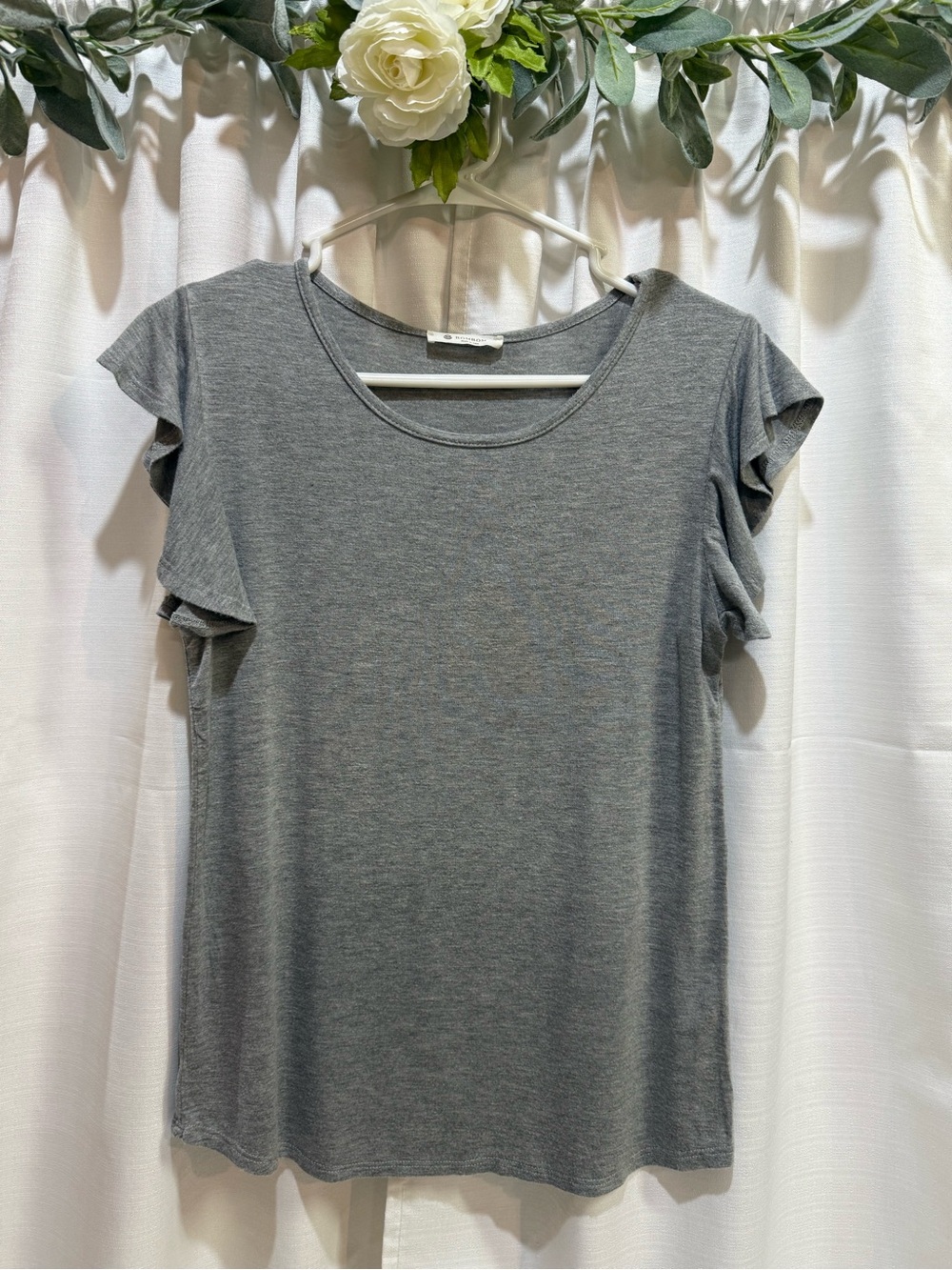 BOMBOM Grey Ruffle Sleeve Scoop Neck Top Size: SM Made in the USA